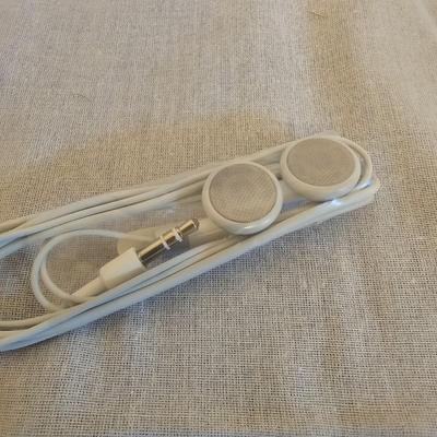 iPod Shuffle 1GB and Assorted Small Electronics (BO-JS)