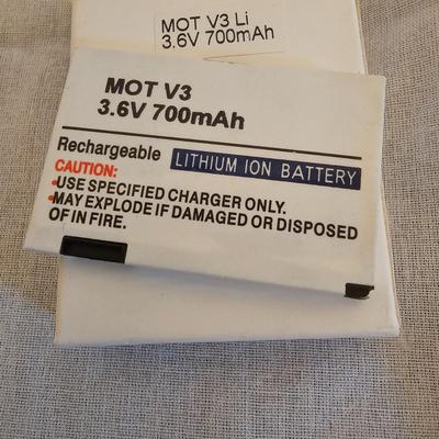 iPod Shuffle 1GB and Assorted Small Electronics (BO-JS)