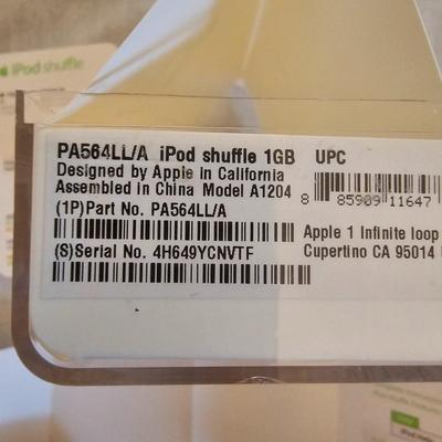 iPod Shuffle 1GB and Assorted Small Electronics (BO-JS)