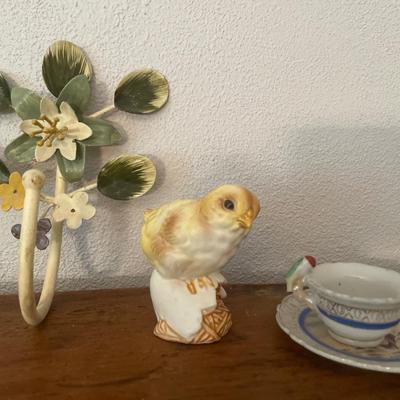 Bird wall decor and tea cup with wall hook