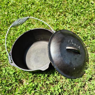 Lodge 8D0 Camp Style Dutch Oven