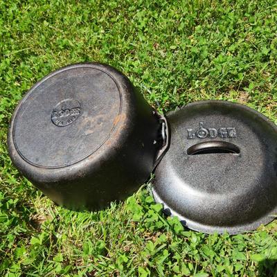 Lodge 8D0 Camp Style Dutch Oven