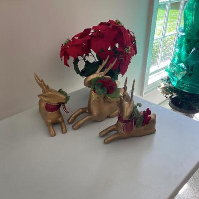Gold reindeer set with flowers