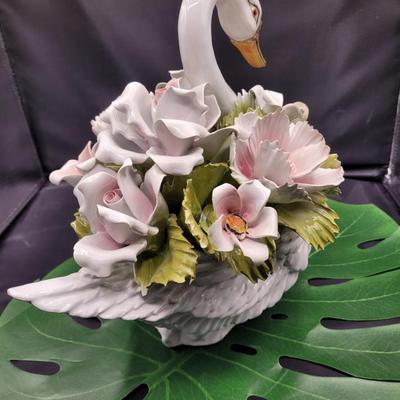 Capodimonte Swan