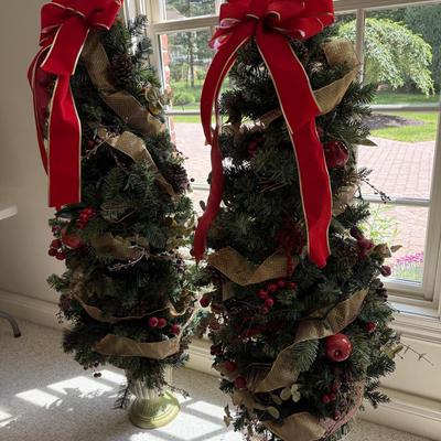 2 pretty Christmas trees with bows