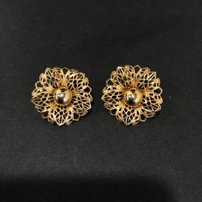 Vintage, gold filigree flower clip on earrings