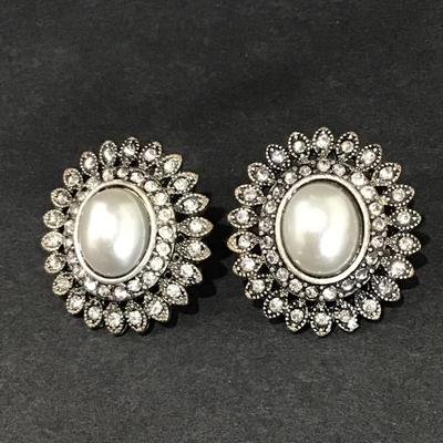Pretty faux, pearl stud earrings