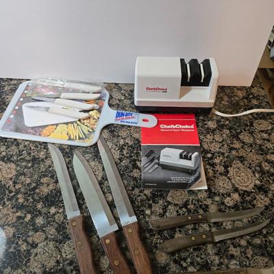 Knife & Sharpener Lot – Chef’s Choice Model 310 electric knife sharpener with some knives and a cutting board