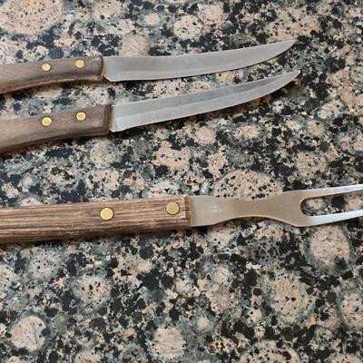 Knife & Sharpener Lot – Chef’s Choice Model 310 electric knife sharpener with some knives and a cutting board