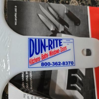 Knife & Sharpener Lot – Chef’s Choice Model 310 electric knife sharpener with some knives and a cutting board