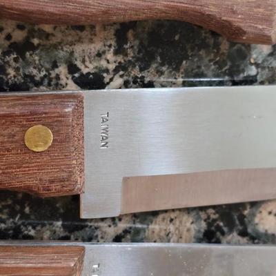 Knife & Sharpener Lot – Chef’s Choice Model 310 electric knife sharpener with some knives and a cutting board