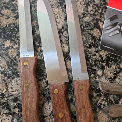 Knife & Sharpener Lot – Chef’s Choice Model 310 electric knife sharpener with some knives and a cutting board