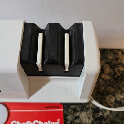 Knife & Sharpener Lot – Chef’s Choice Model 310 electric knife sharpener with some knives and a cutting board