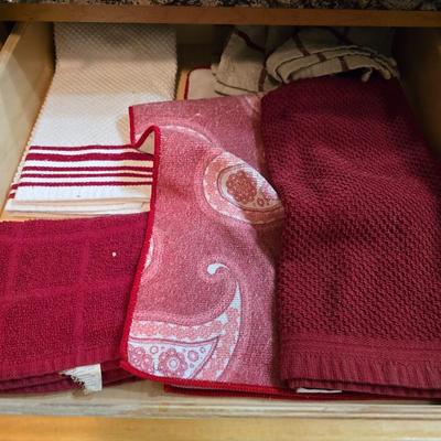 Kitchen refrigerator Magnet & Linen Lot with an apron and coasters