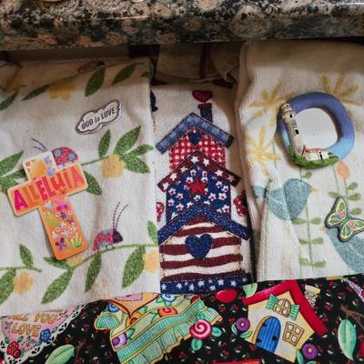 Kitchen refrigerator Magnet & Linen Lot with an apron and coasters