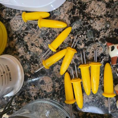 Large Kitchen Gadget & Tool Lot – Mandoline, decorative Rolling Pin, Skewers & More