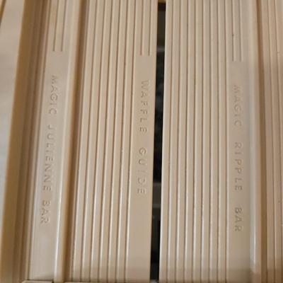 Large Kitchen Gadget & Tool Lot – Mandoline, decorative Rolling Pin, Skewers & More