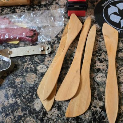 Large Kitchen Gadget & Tool Lot – Mandoline, decorative Rolling Pin, Skewers & More