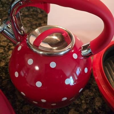 Microwave Cooking & Storage Lot – Silicone & Plastic - and a metal tea pot