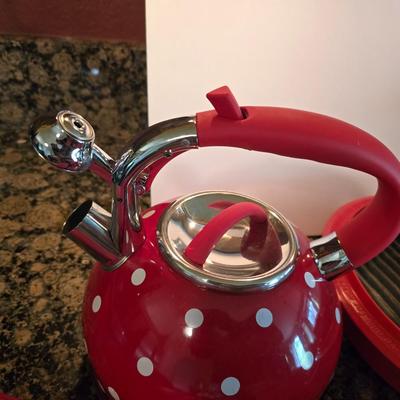 Microwave Cooking & Storage Lot – Silicone & Plastic - and a metal tea pot