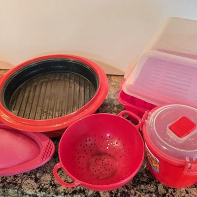 Microwave Cooking & Storage Lot – Silicone & Plastic - and a metal tea pot