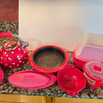 Microwave Cooking & Storage Lot – Silicone & Plastic - and a metal tea pot