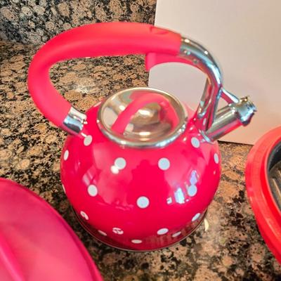 Microwave Cooking & Storage Lot – Silicone & Plastic - and a metal tea pot