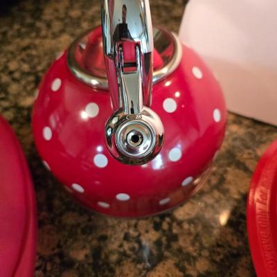 Microwave Cooking & Storage Lot – Silicone & Plastic - and a metal tea pot