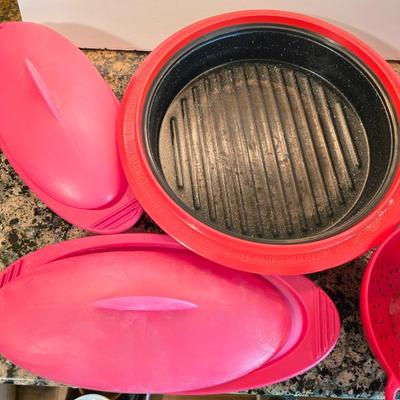 Microwave Cooking & Storage Lot – Silicone & Plastic - and a metal tea pot