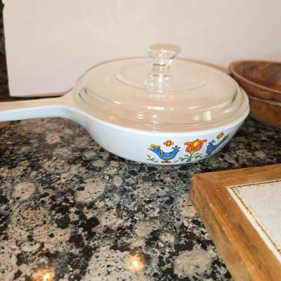 Vintage Kitchen Lot – Pyrex, Wooden Bowls, & More