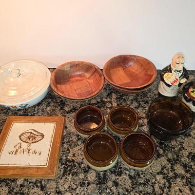 Vintage Kitchen Lot – Pyrex, Wooden Bowls, & More