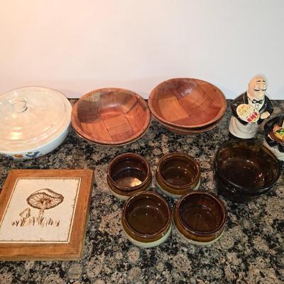 Vintage Kitchen Lot – Pyrex, Wooden Bowls, & More