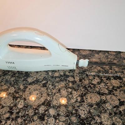 Utility Kitchen Gadget Lot – Electric knife, Grater, Sifter & More