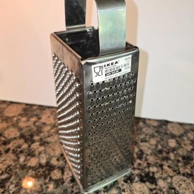 Utility Kitchen Gadget Lot – Electric knife, Grater, Sifter & More