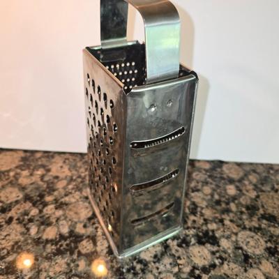 Utility Kitchen Gadget Lot – Electric knife, Grater, Sifter & More