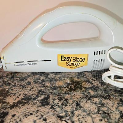 Utility Kitchen Gadget Lot – Electric knife, Grater, Sifter & More