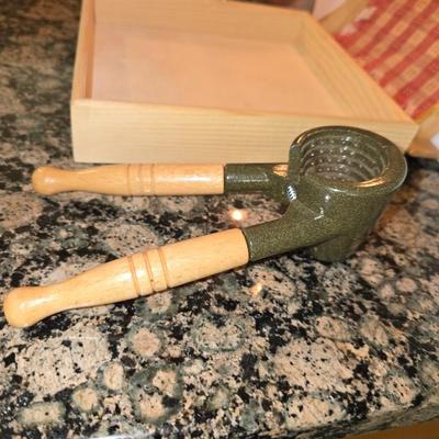 Utility Kitchen Gadget Lot – Electric knife, Grater, Sifter & More