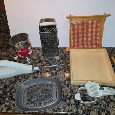 Utility Kitchen Gadget Lot – Electric knife, Grater, Sifter & More