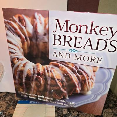 Baking Prep Lot – Nesting Glass Bowls, Hand Mixer & a brand new Spatula