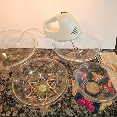 Baking Prep Lot – Nesting Glass Bowls, Hand Mixer & a brand new Spatula