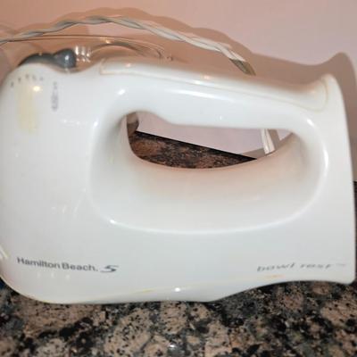 Baking Prep Lot – Nesting Glass Bowls, Hand Mixer & a brand new Spatula