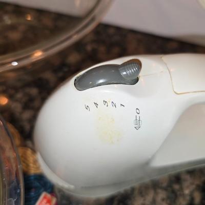 Baking Prep Lot – Nesting Glass Bowls, Hand Mixer & a brand new Spatula
