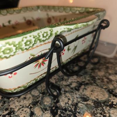 Temp-Tations Holiday Casserole Dish & Thermal Carrier Set – Ceramic, Wire Rack, Lid
