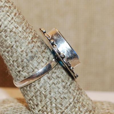 Size 8½ BLUE Pear Shape Transparent Glass Rhinestone Ring with a FULL Loop Rim Setting on a Silver Tone Band (5.0g)