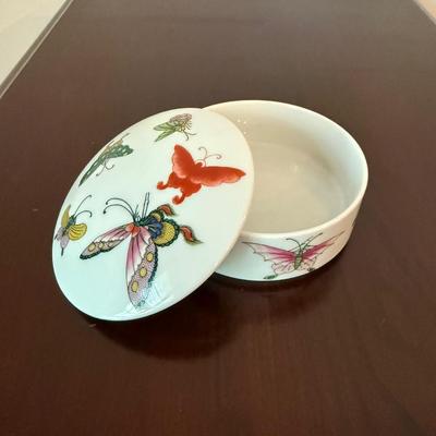 Andrea by Sedak butterfly bowl with lid