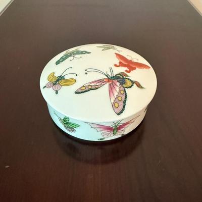Andrea by Sedak butterfly bowl with lid