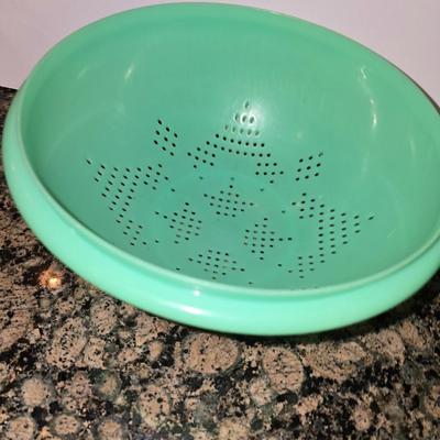 Vintage Tupperware Kitchen Utility Lot – Containers, Funnel, Tools & More