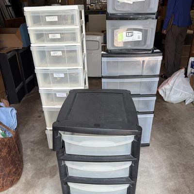 Plastic storage containers