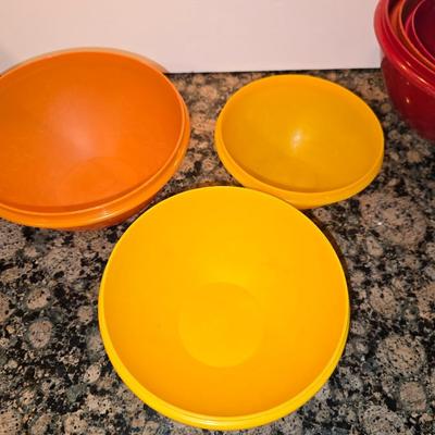 Vintage Tupperware & Plastic Mixing Bowl Lot