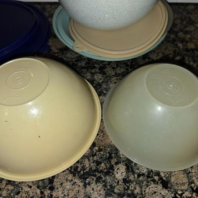 Vintage Tupperware & Plastic Mixing Bowl Lot
